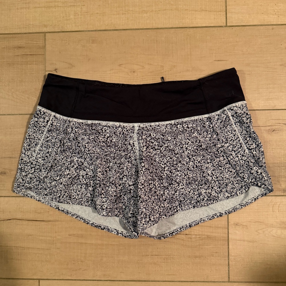 Lululemon Run Times Short 4” Ditsy Daisy White Black